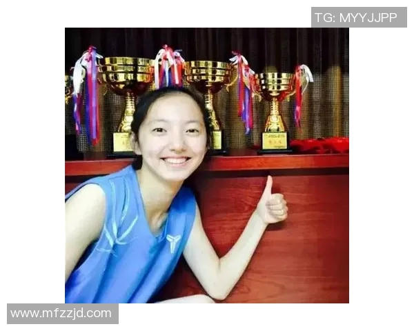 足球明星女友逆袭成球场女神的成长故事