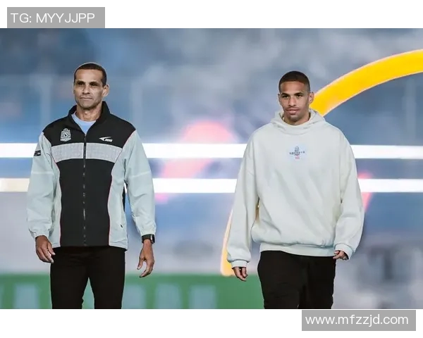 足球明星的抖音号揭秘：如何通过短视频了解他们的真实生活与训练日常