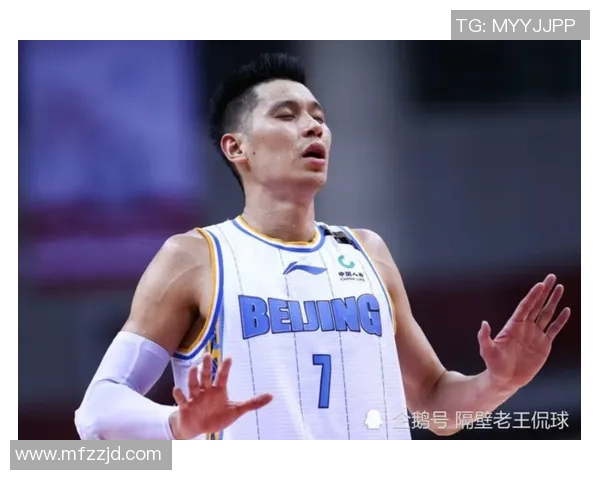 乔约翰逊在对阵快船的精彩表现引发球迷热议与期待